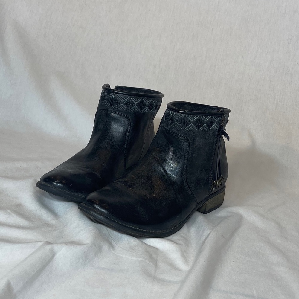 Vintage Black roxy ankle boots